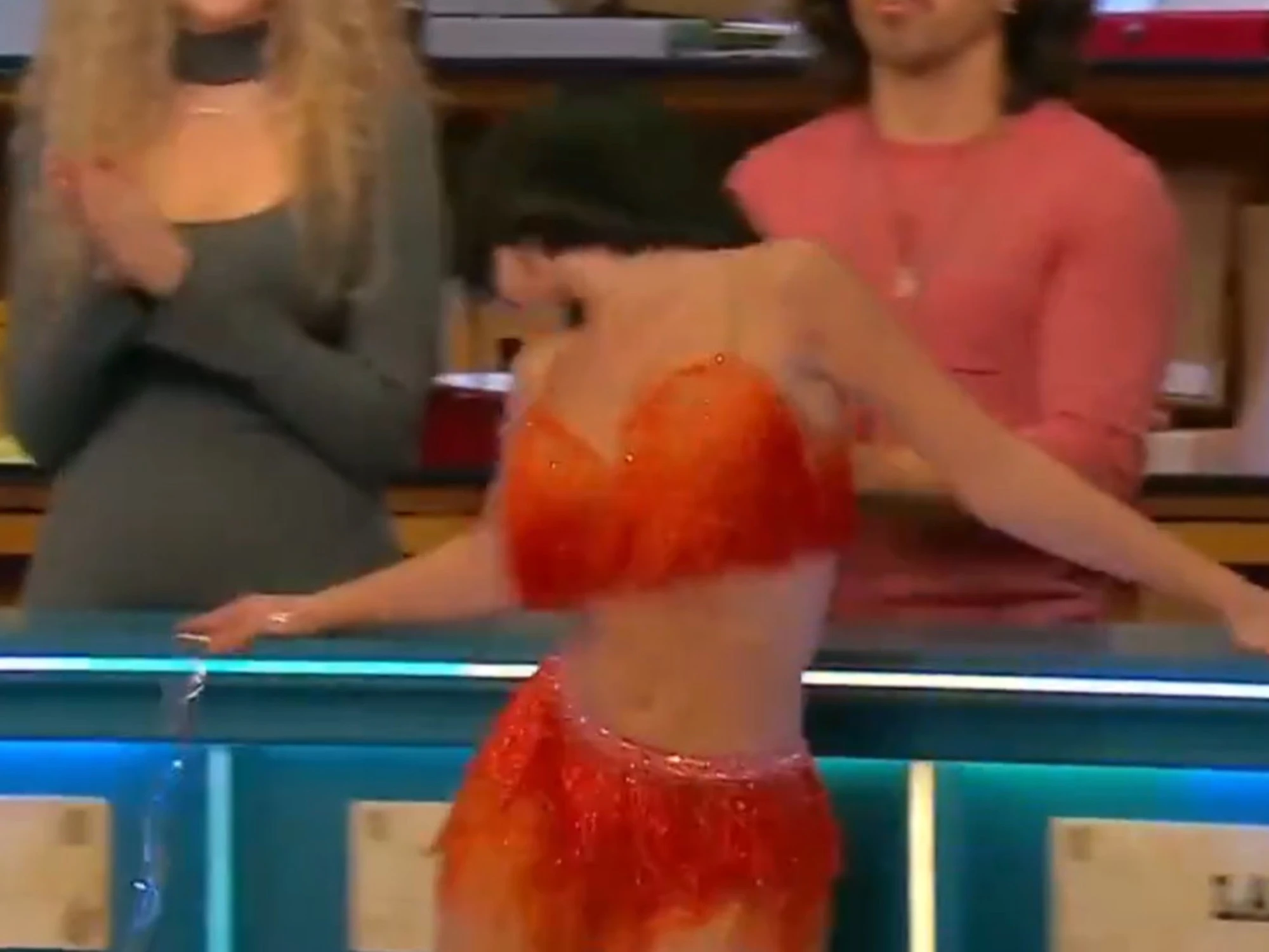 Affari Tuoi, ormone impazzito per Martina: "Il pacco rosso..."