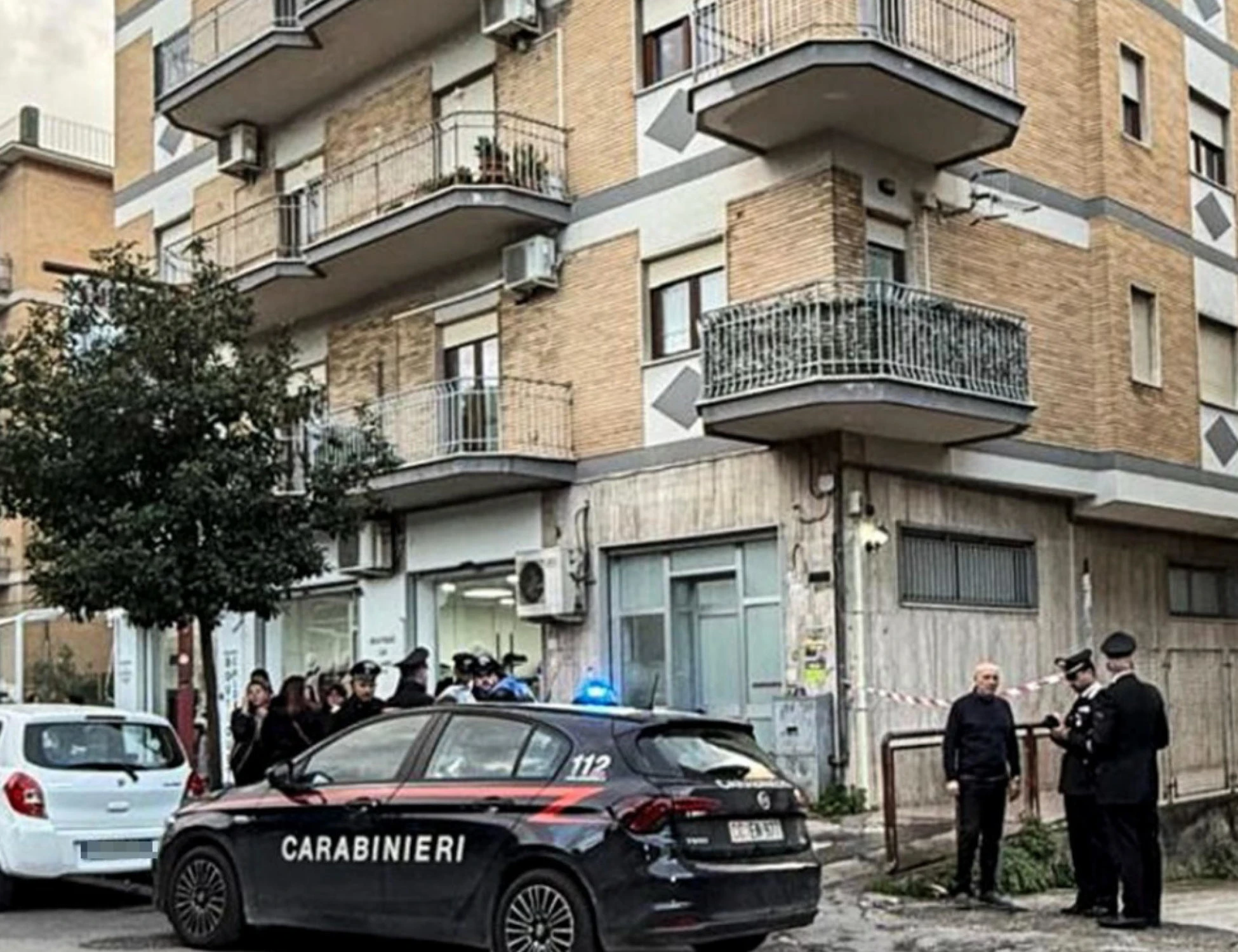 Nola, uccide la sorella e fa una videochiamata alla mamma: "Guarda, è morta"