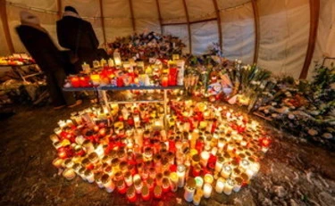 Crans-Montana, l'ultima vergogna: brucia il memoriale