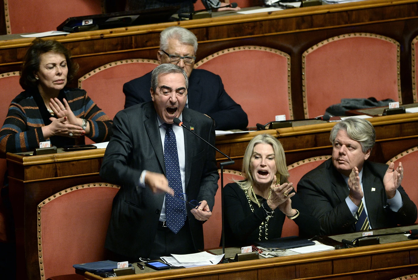 Maurizio Gasparri, il durissimo attacco ai responsabili: "Indegni, miserabili, traditori"