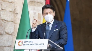 Giuseppe Conte, il retroscena: un gruppo al Senato di fedelissimi per salvare la poltrona?