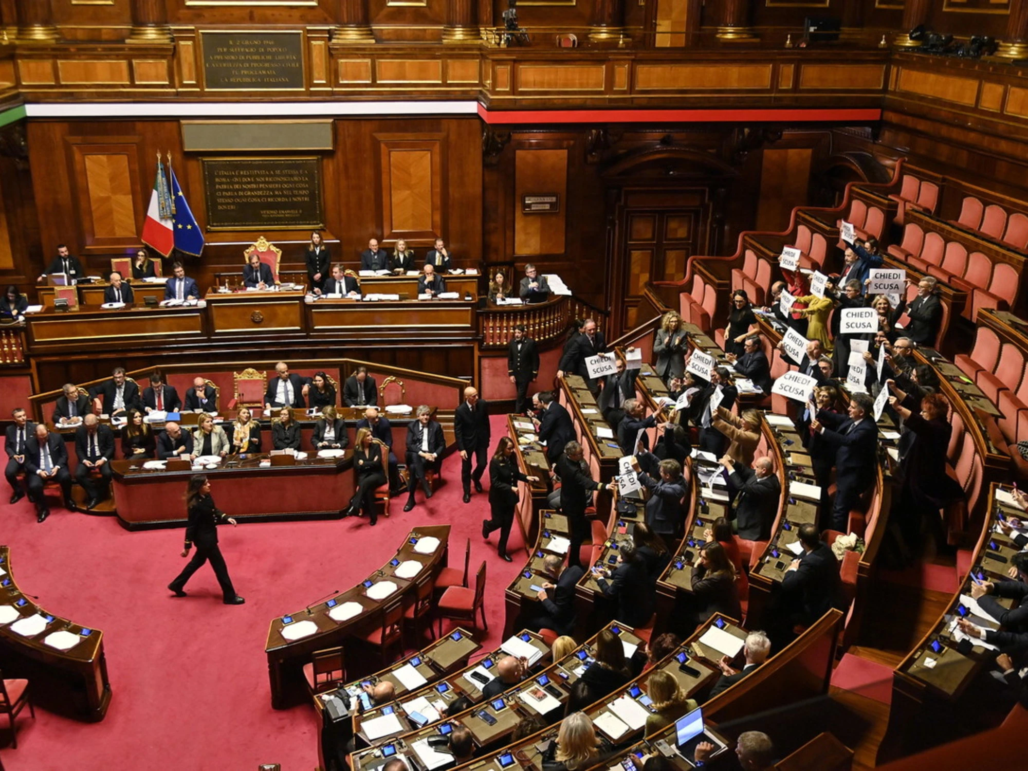 Pd, "sono quasi venuti alle mani": rissa tra dem in aula, il partito è a pezzi