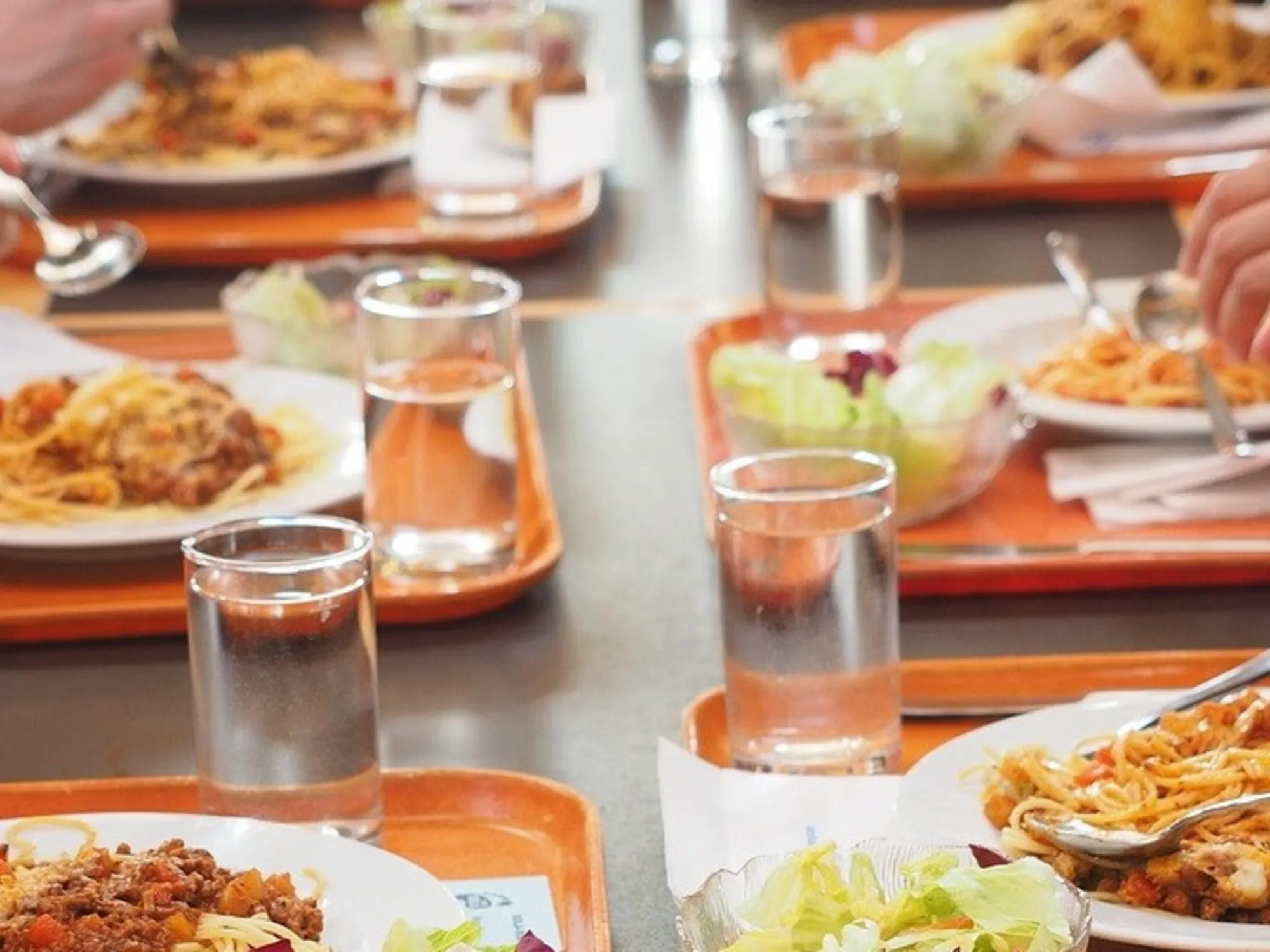 Leggi l'articolo: Napoli, un topo morto nella pentola della mensa scolastica