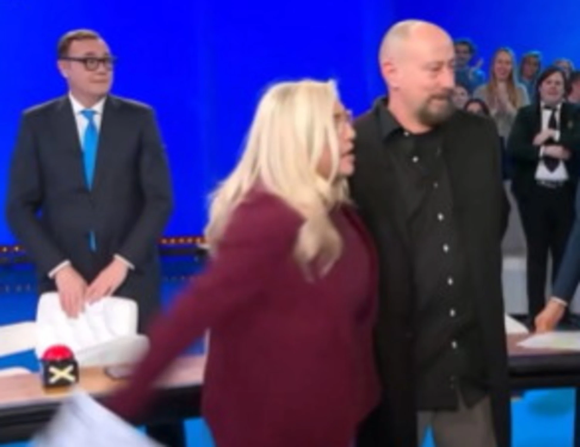 Domenica In, la Venier insulta Mammucari: "Pirla". Cosa le sfugge dietro le quinte