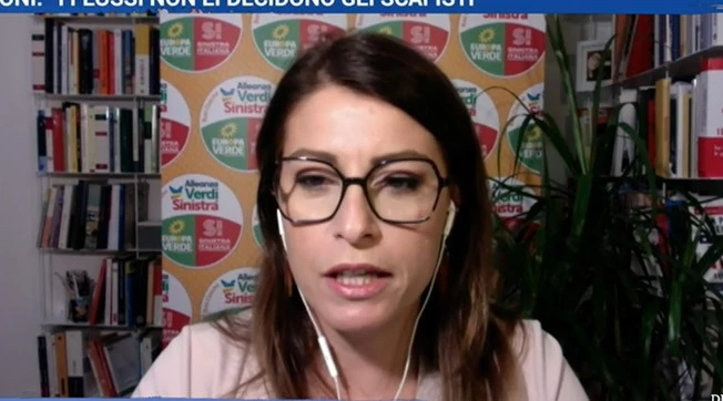 In Onda, Piccolotti: "Perché ci sono le navi delle Ong", insulto all'Italia in tv