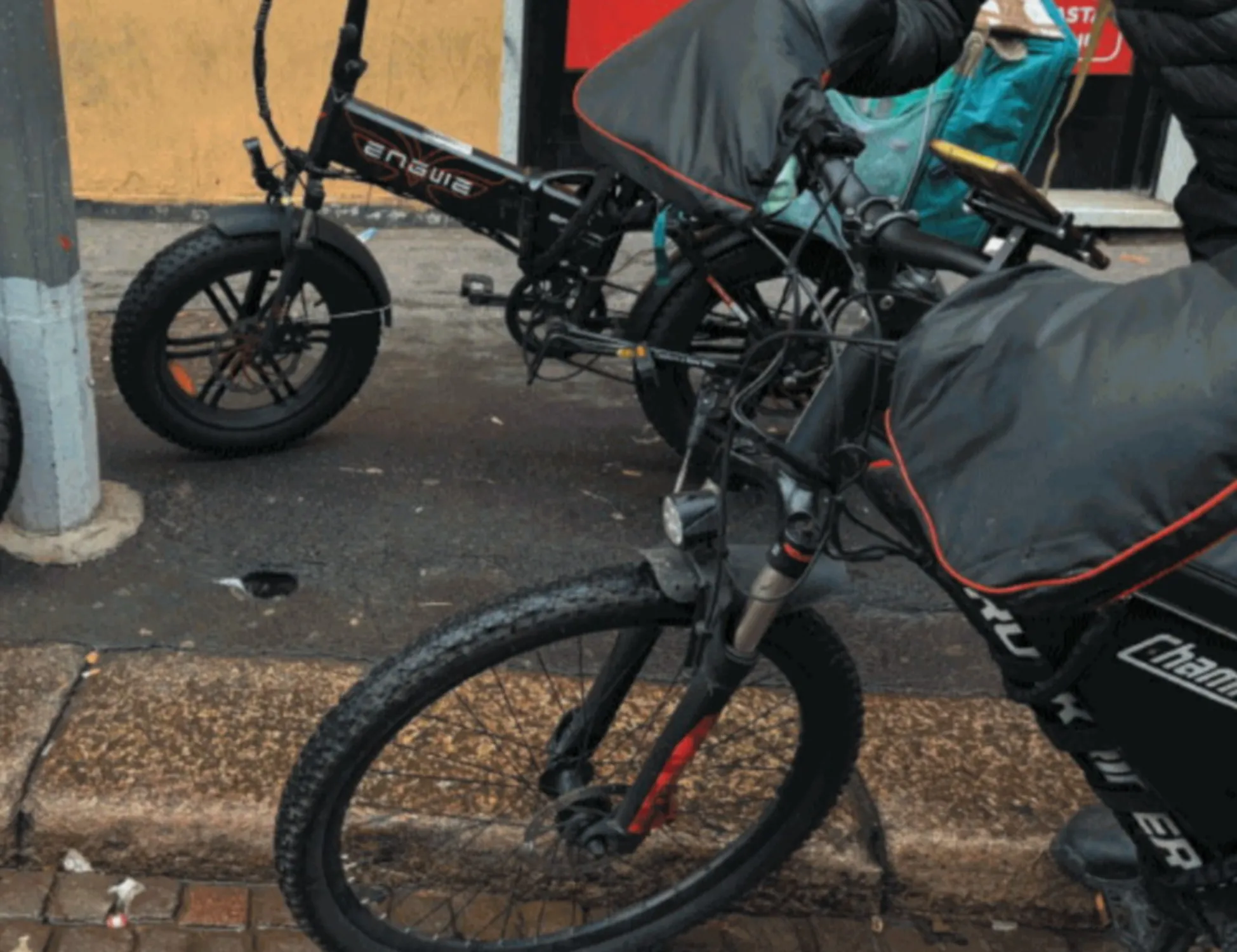 Leggi l'articolo: In bici a 100 all'ora: rider, truffa e pericolo mortale