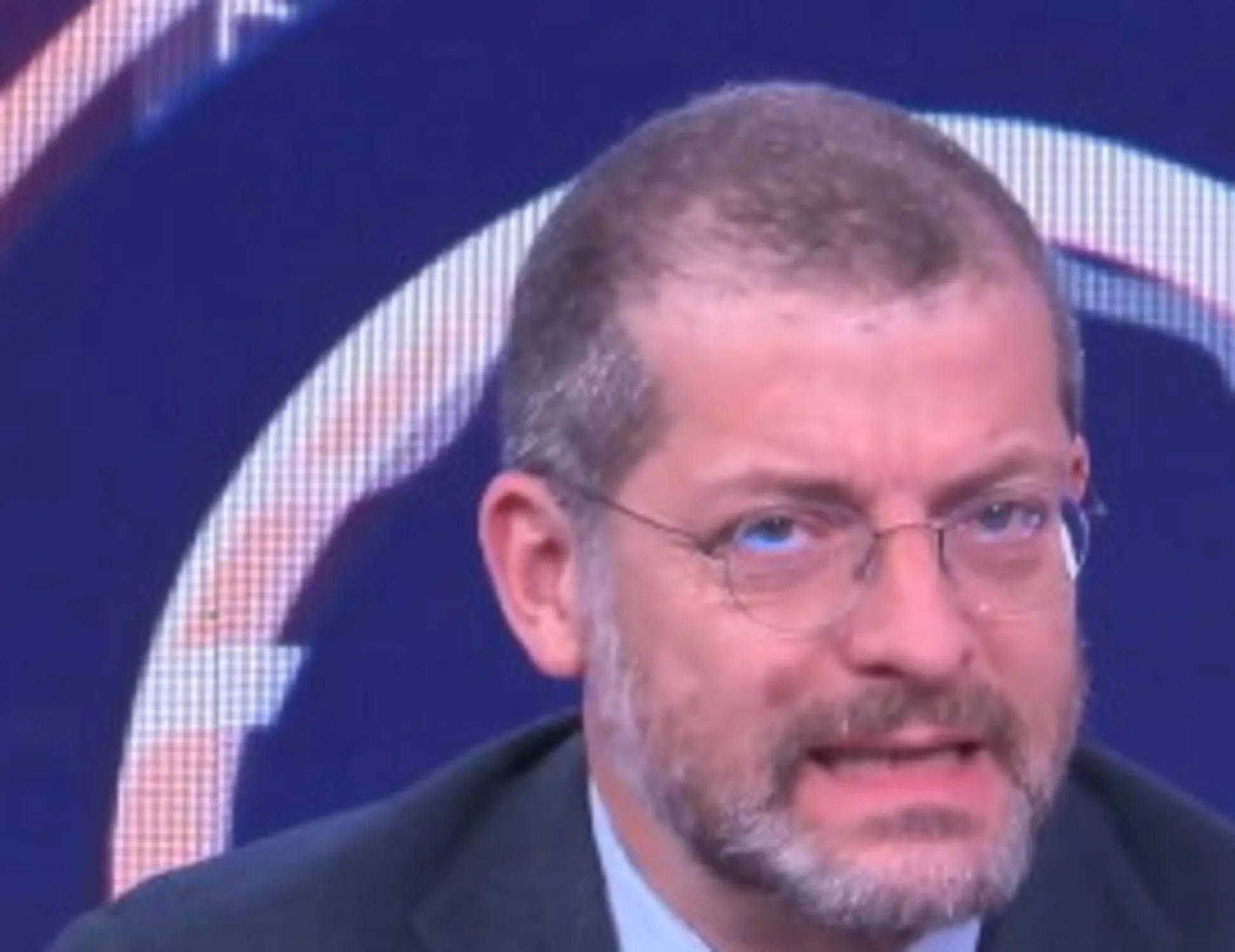 Leggi l'articolo: "Devo ammetterlo". Clamoroso, anche Romano elogia Meloni