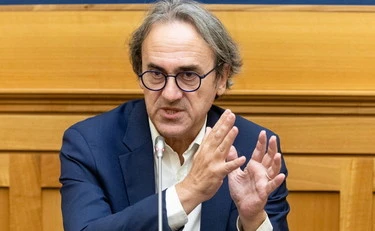 Angelo Bonelli, alla carica contro Meloni e governo: "Quanto ci costa il caldo, ladri di futuro"