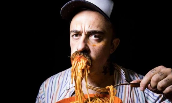 Chef Rubio "cacciato da Discovery": la prova su Twitter. Indiscreto: non solo gli insulti, per cosa paga