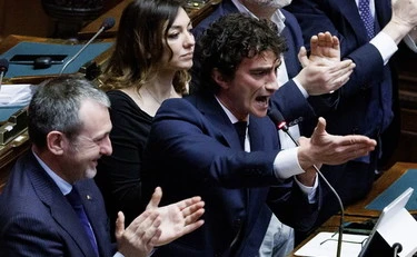 Bignami zittisce la sinistra in aula: "Meloni non farà come D'Alema"