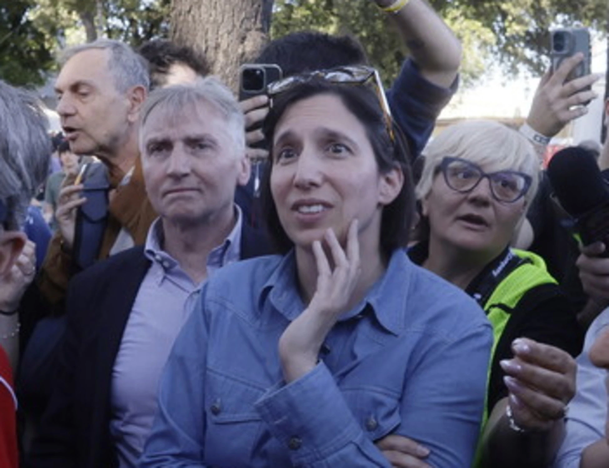 Elly Schlein demolita da Lucio Malan: "Lo sai cosa fa il tuo Pedro Sanchez?"