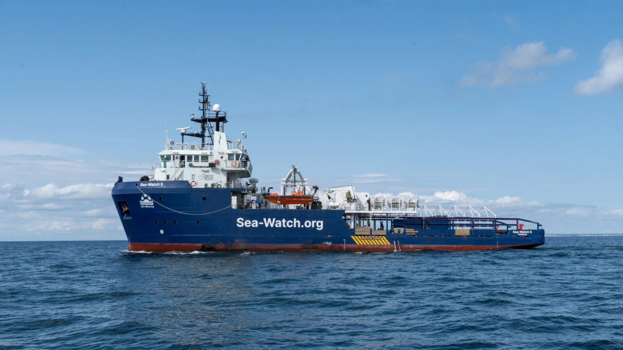 Sea Watch e Humanity, le ong tedesche portano altri migranti in Italia: lo smacco durante il braccio di ferro