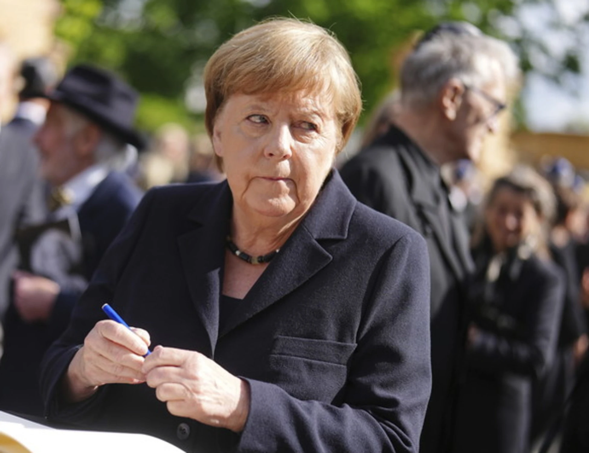 Merz spegne la Merkel: la Germania torna al nucleare