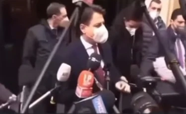 Beppe Grillo umilia Giuseppe Conte con un video: "Sblocchiamo un ricordo"