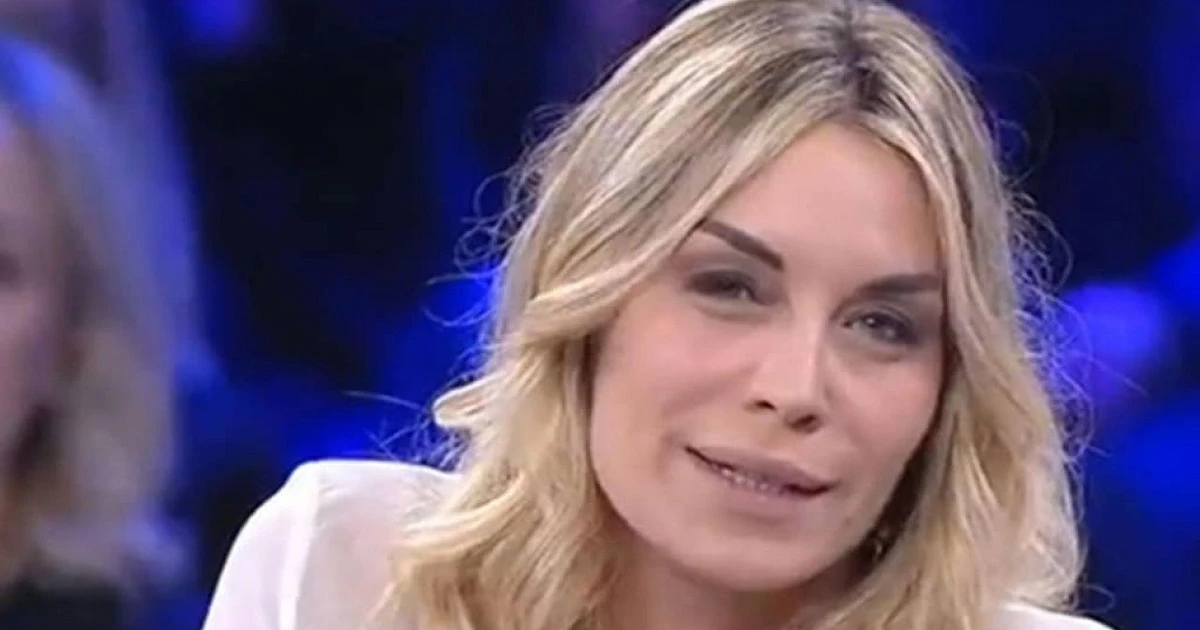 Storie Italiane, la confessione di Elenoire Casalegno: "Il mio compagno è a Roma, non lo vedo da 20 giorni"