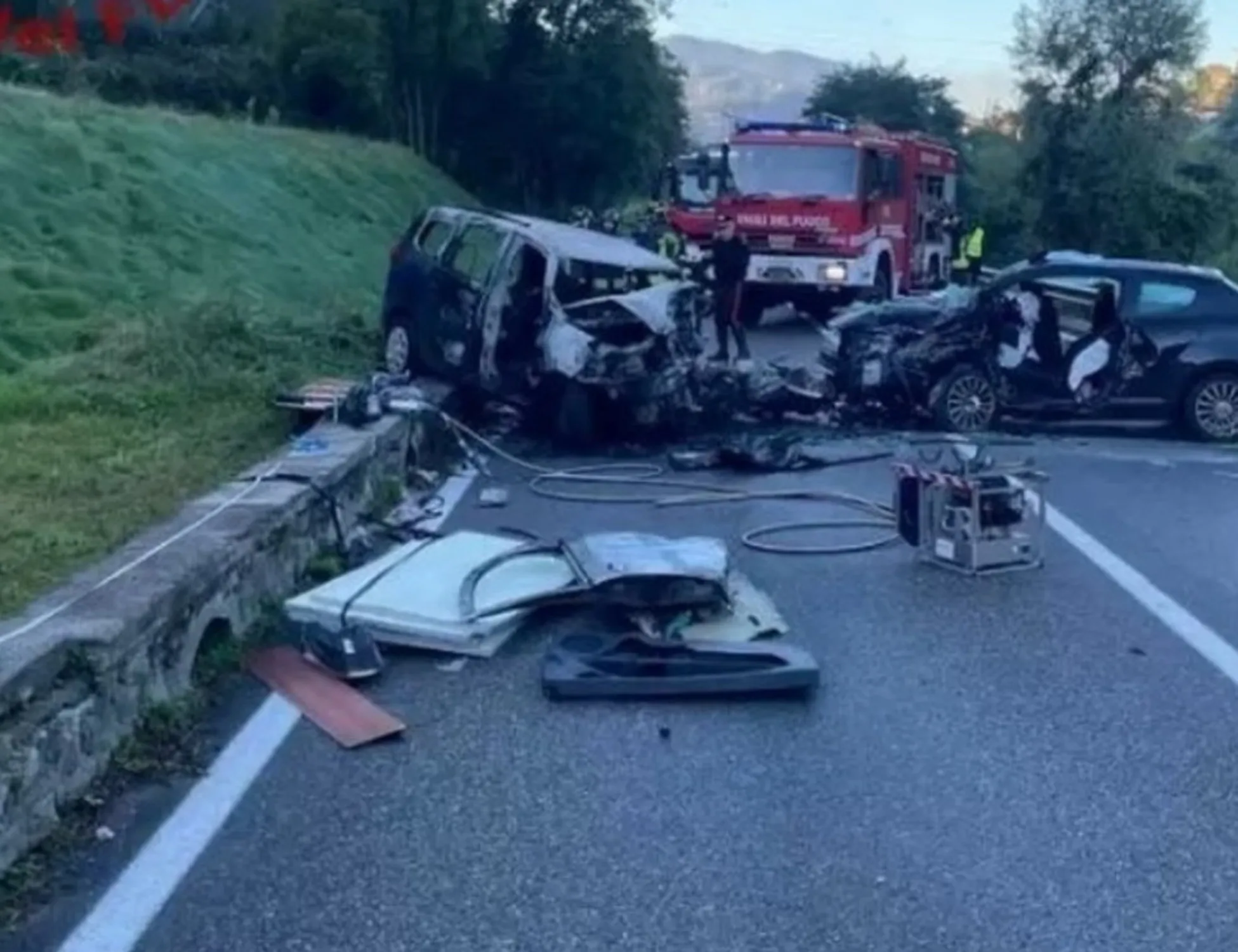 Leggi l'articolo: Auto investe cinque pedoni nel Varesotto: morta una 17enne, bilancio drammatico