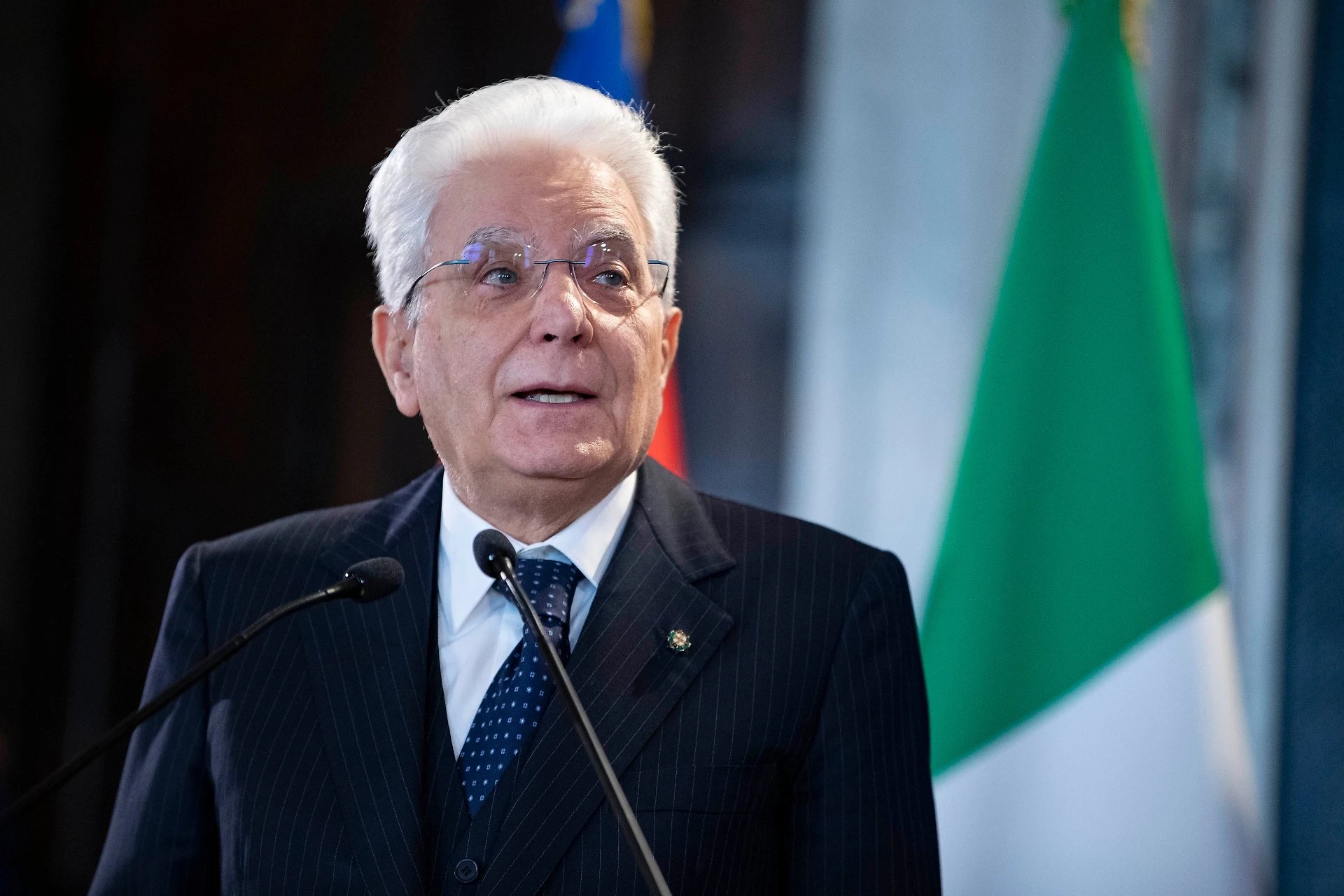 Banche, Sergio Mattarella ferma la Commissione e scrive a Roberto Fico ed Elisabetta Casellati