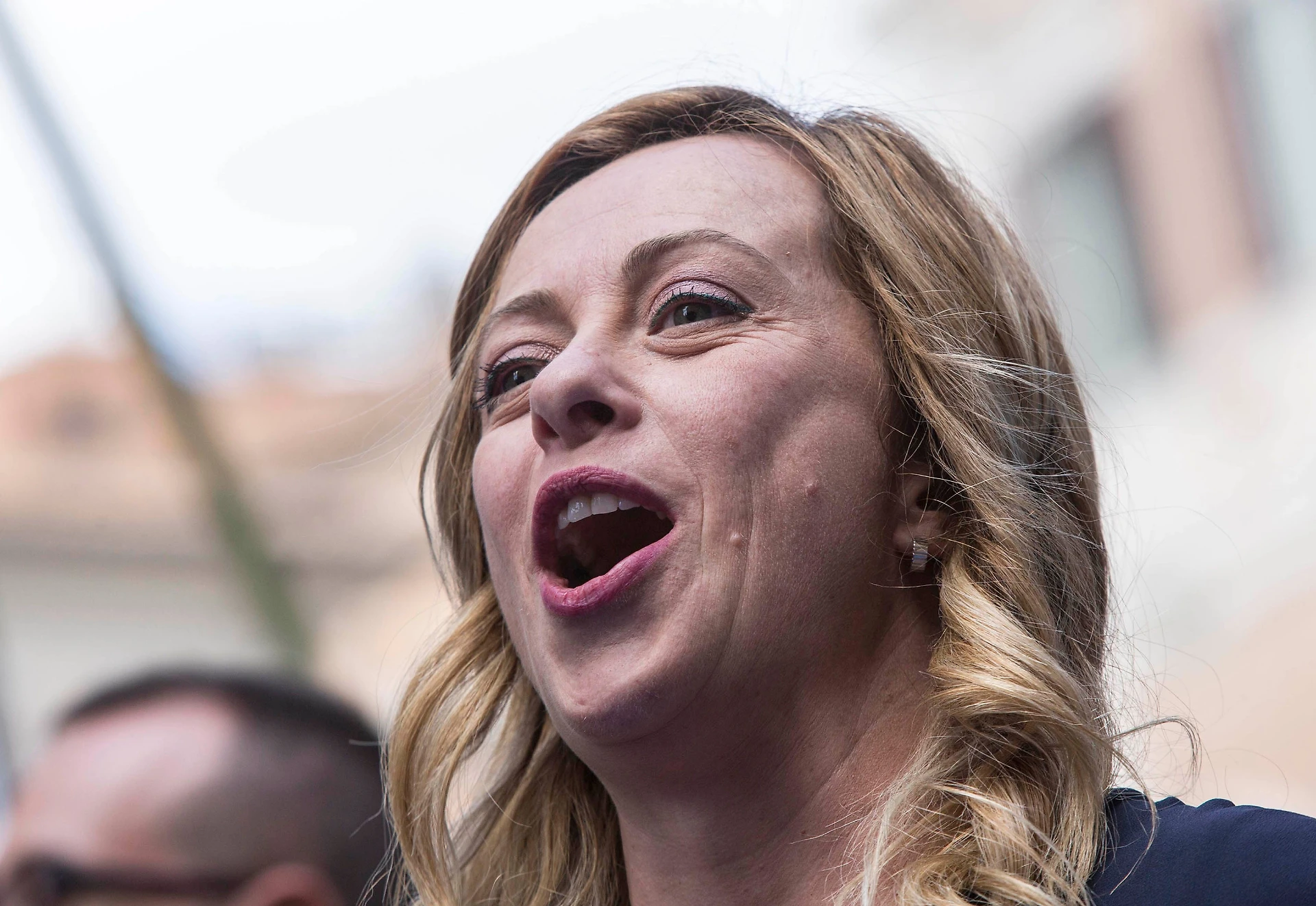 Giorgia Meloni smaschera Anna Ascani: "Diceva che non sarebbe mai andata con i 5 stelle. Ora è viceministro"