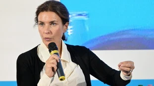 Giambruno, scontro tra Lucarelli e la Moretti: "Guardatela bene"