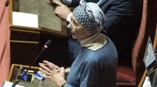Giuseppe Conte, grana Mes: "Votazione pericolosa in Senato", la risoluzione dalla Bonino fa saltare il banco