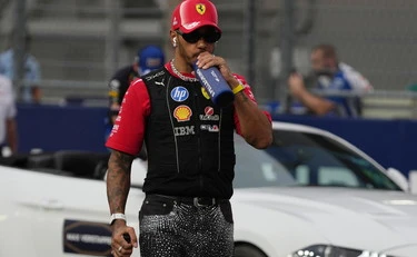 Schumacher, il fratello attacca Lewis Hamilton: "Deve smetterla"