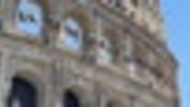 I Vigili del Fuoco si calano dal Colosseo in vista del 2 giugno