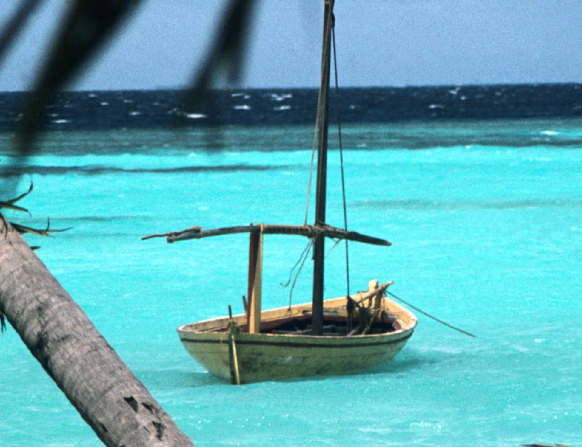 Maldive, il dramma degli italiani bloccati in spiaggia: "Non siamo ricchi. Un anno di risparmi, e ora..."