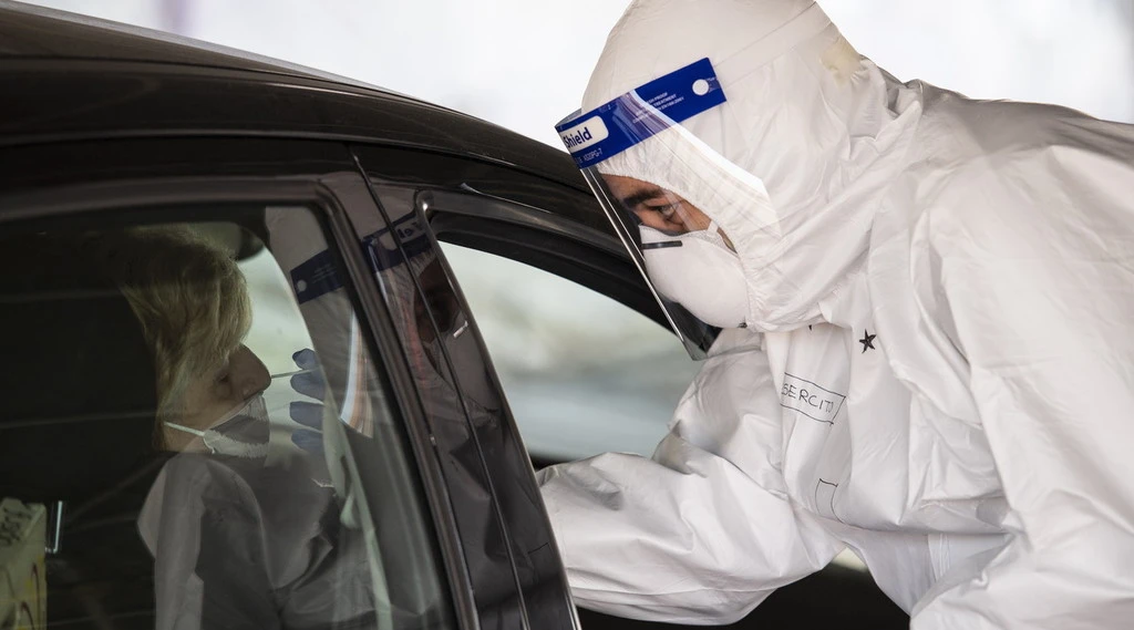 Coronavirus, il bollettino del 18 novembre: 753 morti, ma tengono tasso di positività e ricoveri. Nuovi contagiati a 34.282