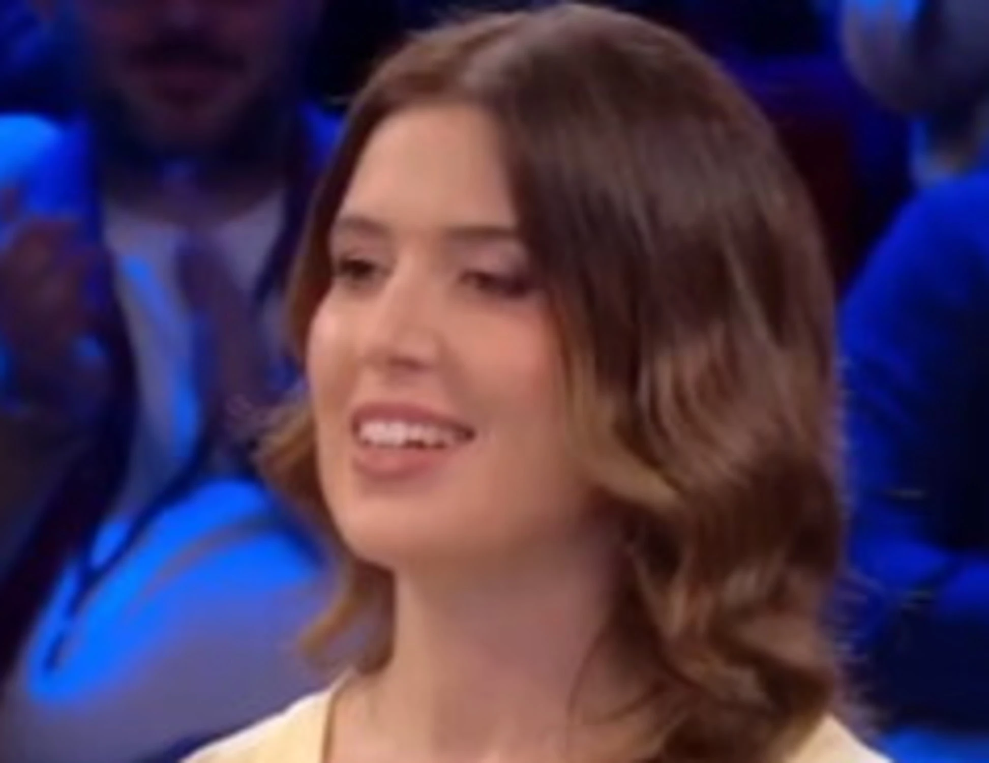 Affari tuoi, De Martino e le "amiche foche a Ibiza": roba proibita