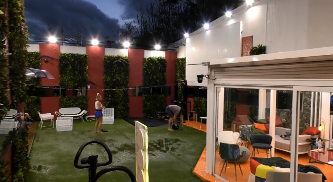 Grande Fratello Vip, dramma nella casa: temporale e grandine, la diretta finisce malissimo