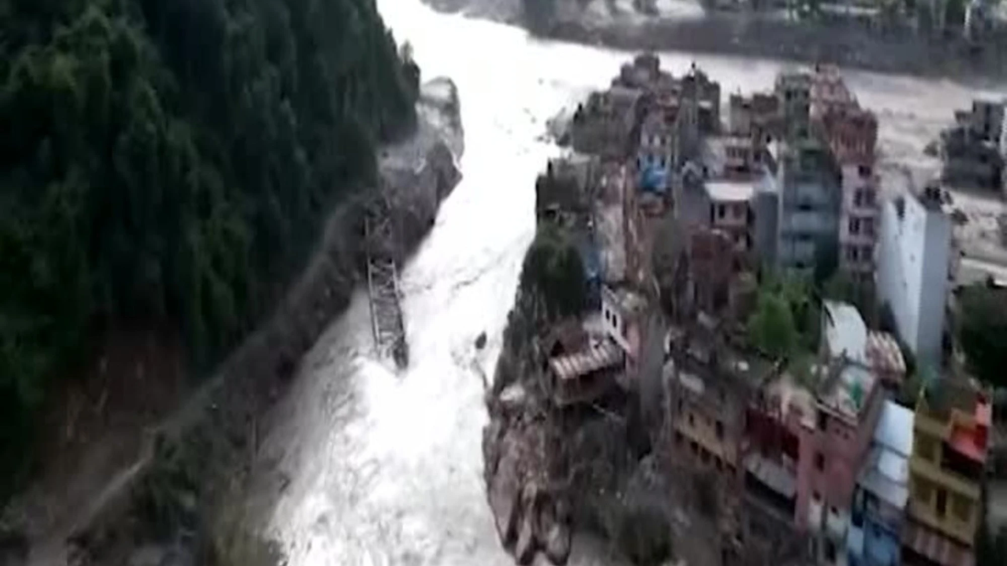 Nepal, un video aereo mostra l'impatto delle inondazioni