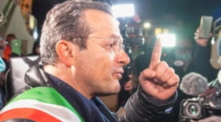 Migranti, 20 tunisini in fuga. Il sindaco De Luca contro Conte e Lamorgese: "Portateli in Parlamento"