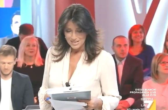 Tiziana Panella, scollatura esagerata a Tagadà: la conduttrice senza precedenti