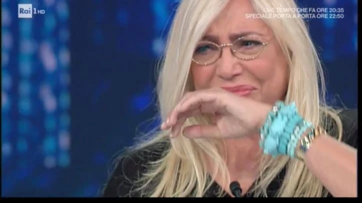 Porta a Porta, Mara Venier svela il dramma a Bruno Vespa: "Il tunnel della depressione", lacrime in tv