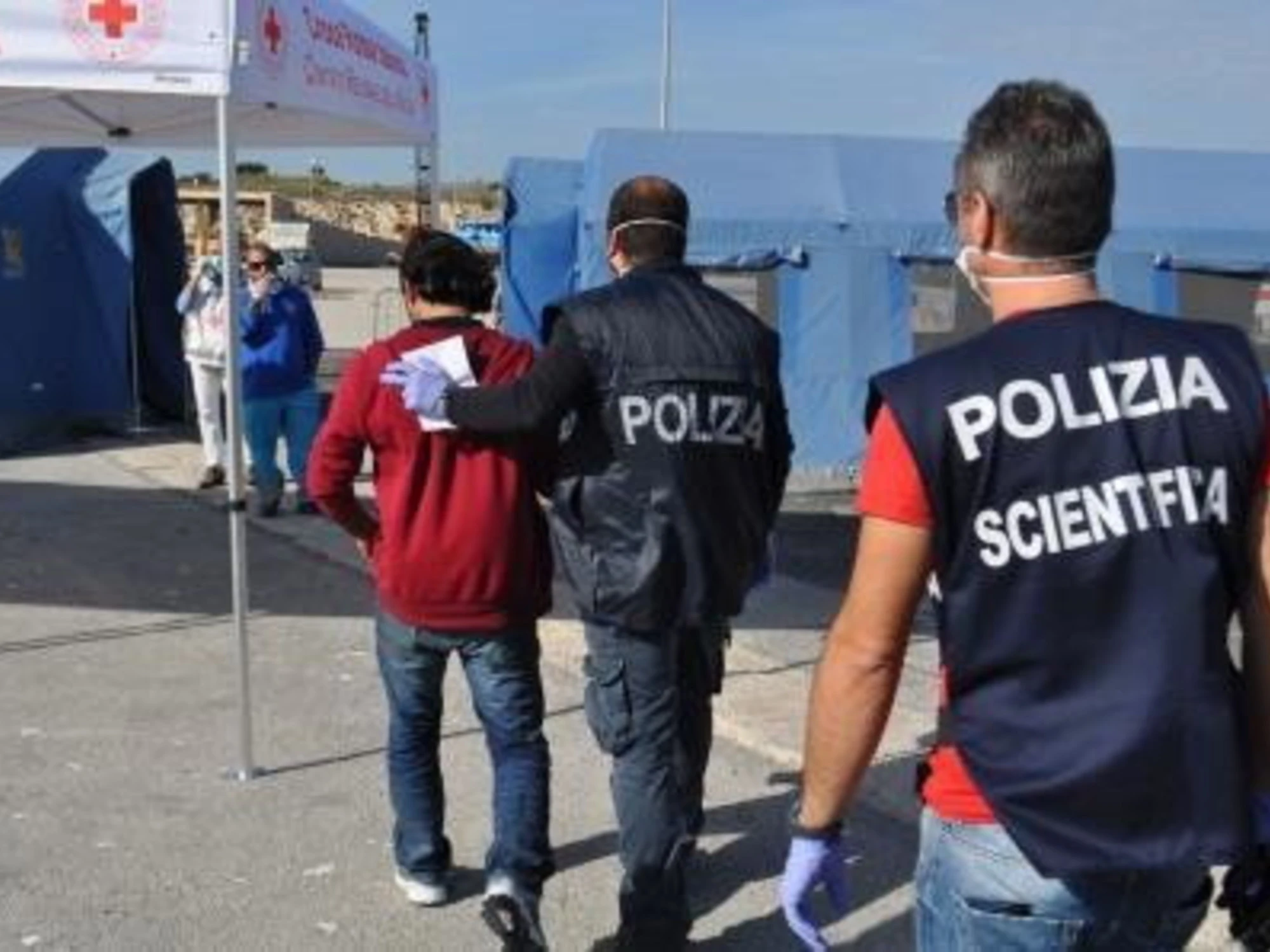 Cpr, falsi certificati anti-rimpatrio: ecco come vengono "puniti" i medici che vogliono fare il "cu*** agli sbirri"