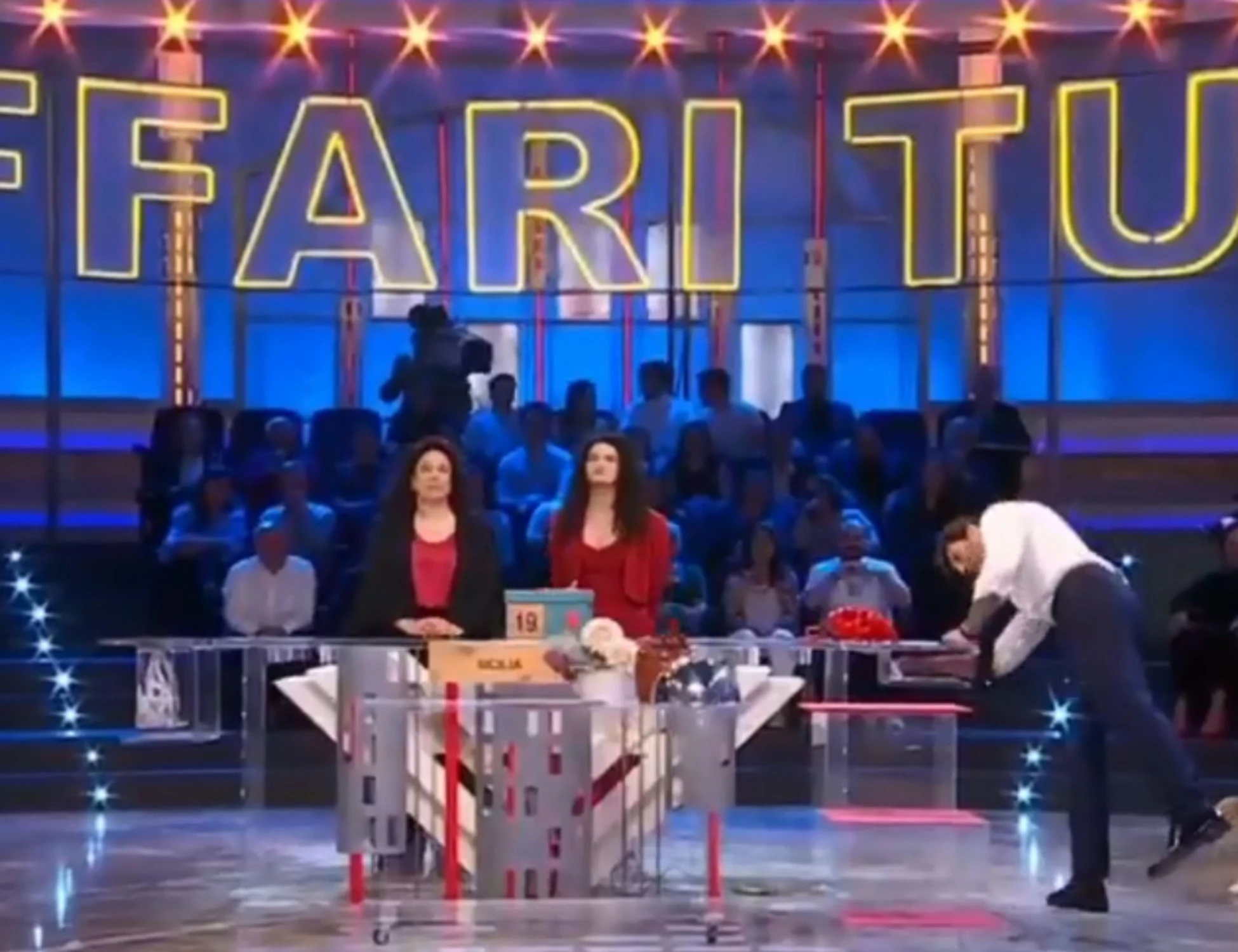 Affari Tuoi, "ma quando mai": Debora travolta dalle critiche