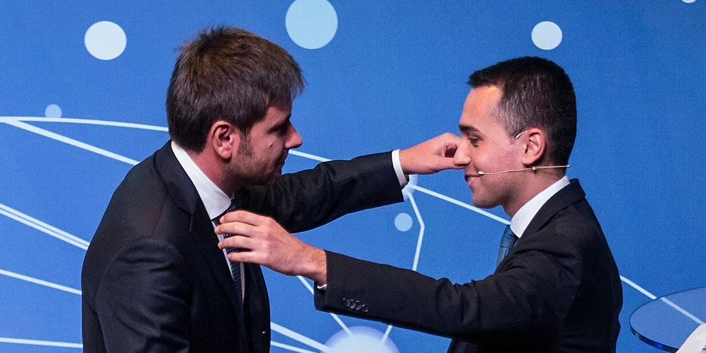 Luigi Di Maio elemosina un incontro con Alessandro Di Battista: il capo M5s è finito