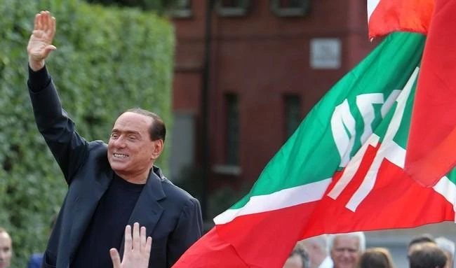 Forza Italia, Toti davanti, dietro tutti quant. Nel caos
