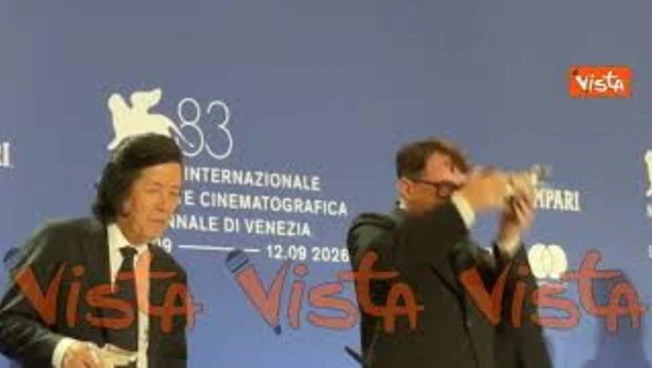 Venezia 83, applausi per i premiati in sala stampa. Il Leone d'oro a May el-Toukhy