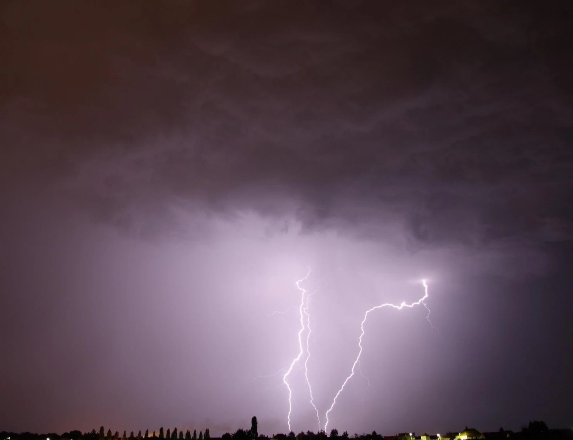 Meteo, grandinate e nubifragi: dove il weekend sarà estremo