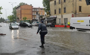 Maltempo e nubifragi: a Milano esonda il Seveso. Alessandria, una donna dispersa