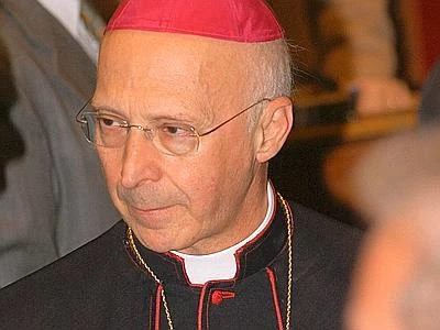 Politica, l'esortazione di Bagnasco: "La gente non ne può più. Basta indugi"