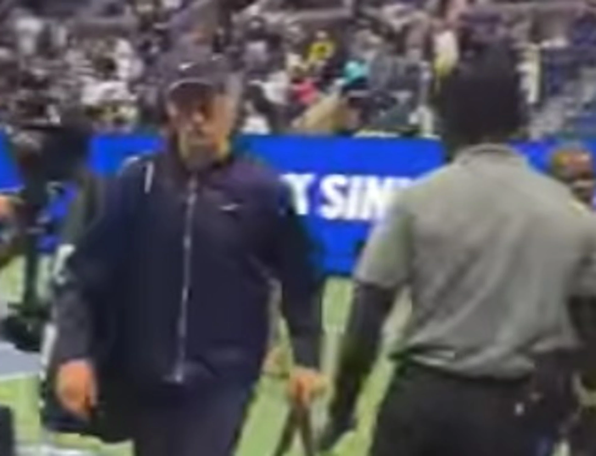 Jannik Sinner, il fan prova ad aprirgli lo zaino? Occhio alla reazione