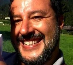 Matteo Salvini, la sfida a Giuseppe Conte: cosa sta facendo nei minuti del video (disperato) del premier
