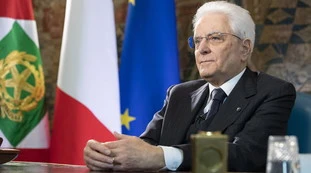 Decreto Rilancio, il retroscena su Sergio Mattarella: "Ha ricevuto solo bozze, aspetta certi numeri prima di firmare"