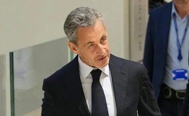 https://media.liberoquotidiano.it/ELQvicaxQfxgN3tIBJNrxagtlK6c4hwK06AMGaVQTAA/width:800/quality:90/aW1hZ2VzLzIwMjUvMDkvMjUvMDkzNTAyMTIzLWQ5MTYwNTJlLTNlNWYtNGVjMi1iYWU2LTFmMjIzODE0NzY5Mi5qcGc.webp