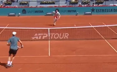 Jannik Sinner si sbarazza di Norrie in due set: la palla corta che fa esplodere Madrid