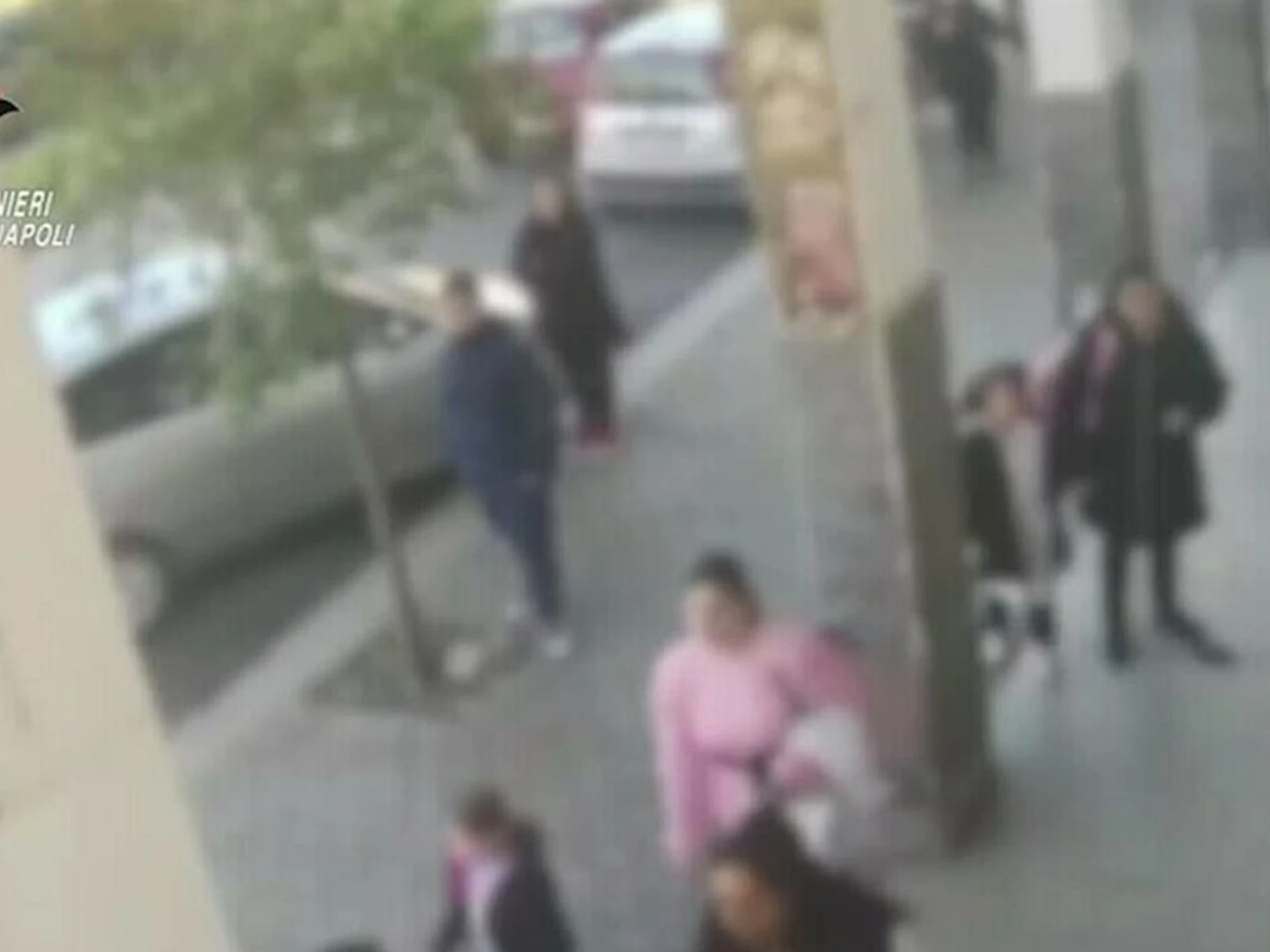 "Tua figlia...": prima le accuse sulla chat delle mamme, poi si scatena la rissa