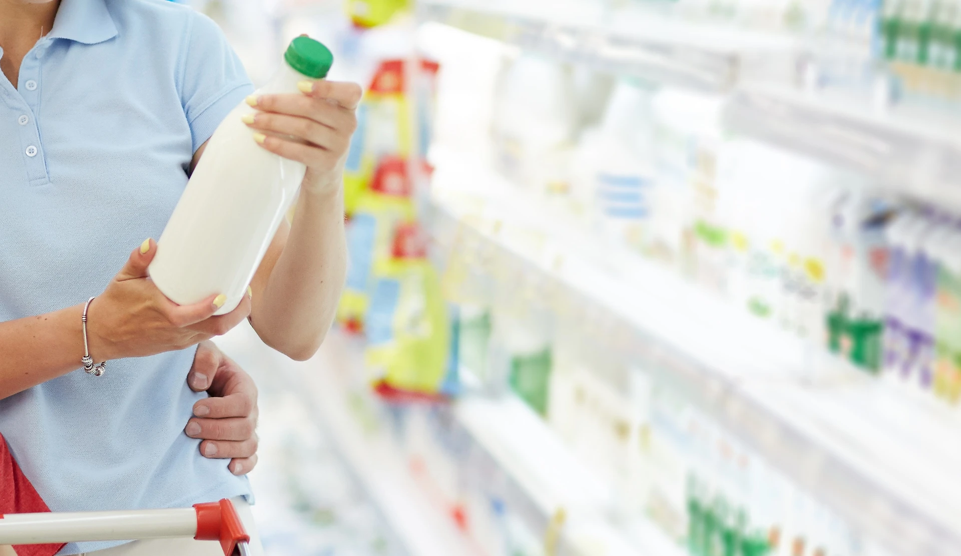 Latte al supermercato, una bottiglia su due contiene materia prima straniera
