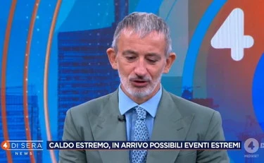 4 di sera, Senaldi azzera Angelo Bonelli: "Con lui al governo farÃ  meno caldo?"